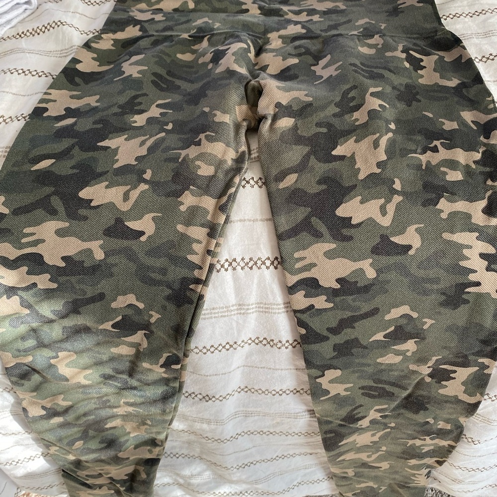 Breezies camo leggings
